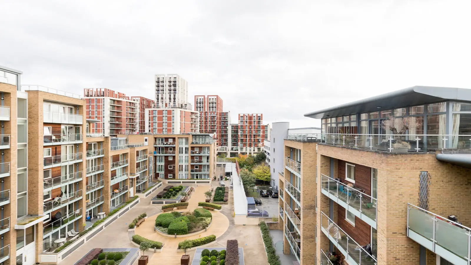 Flat Battersea Park Road in Greater London