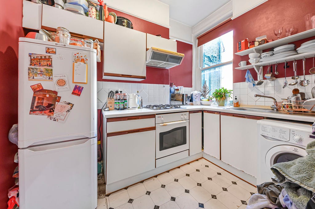 Flat Lurline Gardens in Greater London