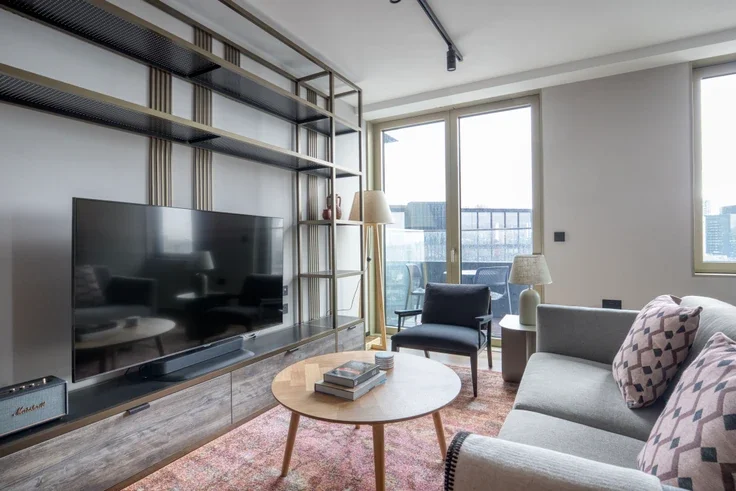 Flat Curtain Road in Greater London