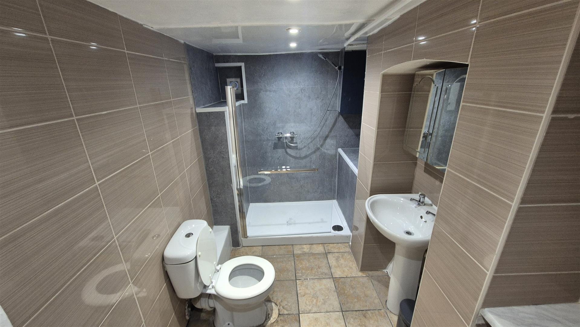 Room Balmoral Road in Northampton