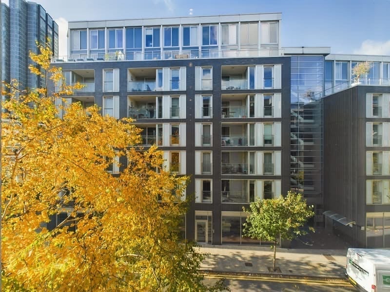 Flat Micawber Street in Greater London