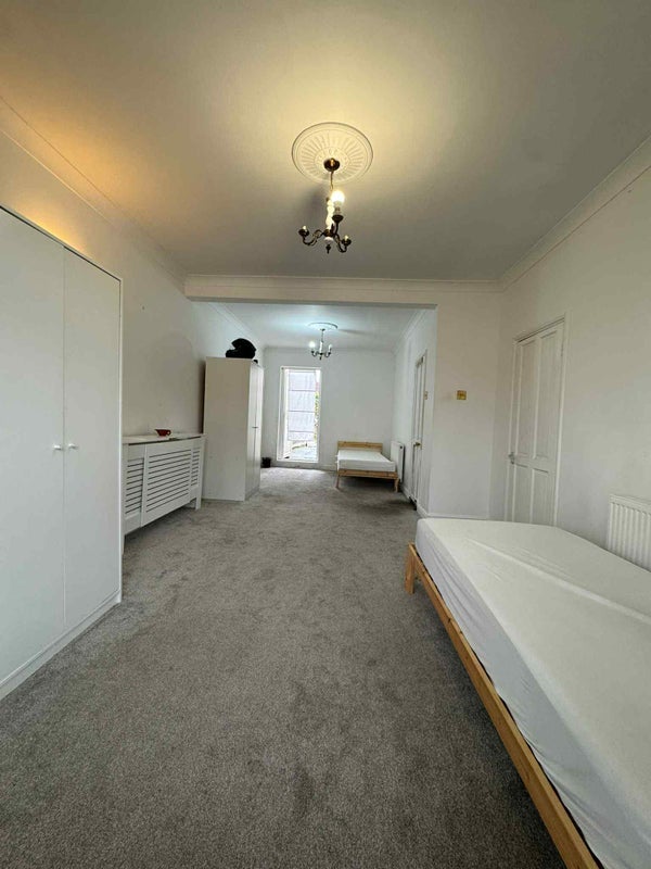 Room Durham Rise in Greater London