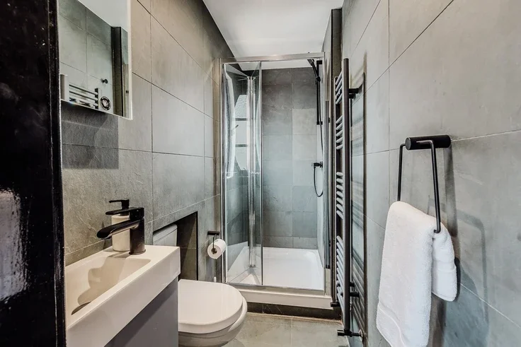 Flat Bouverie Place in City of Westminster