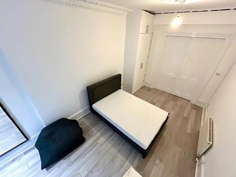 Flat Aynhoe Road in Greater London