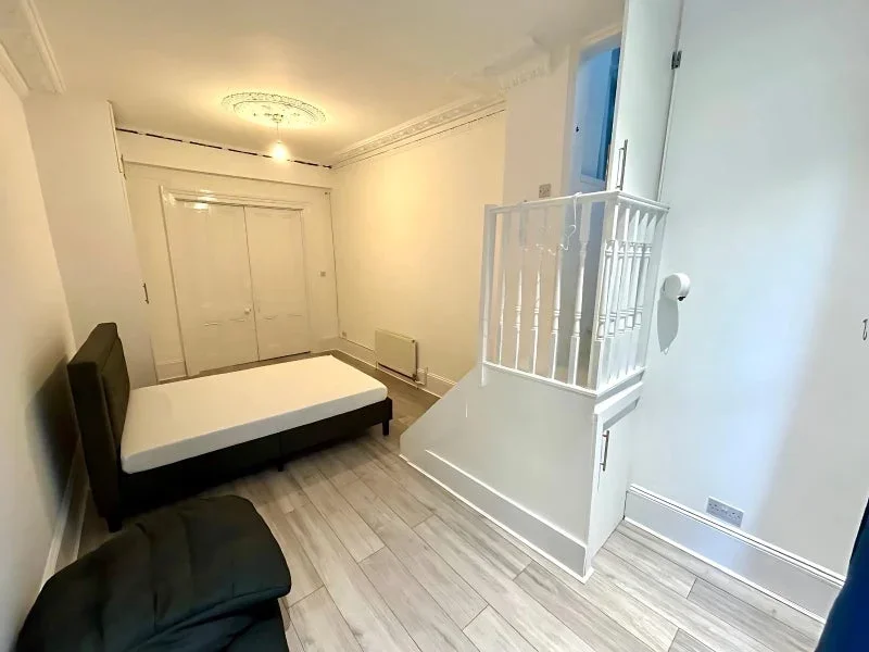 Flat Aynhoe Road in Greater London