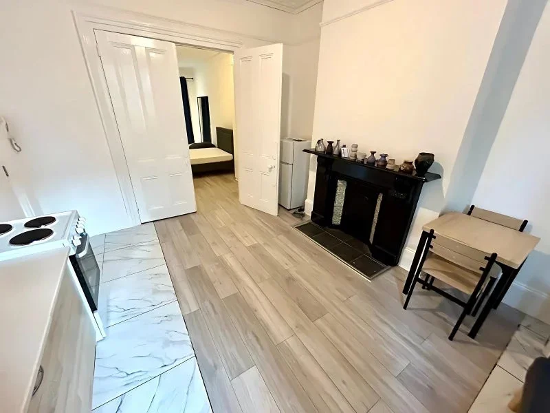 Flat Aynhoe Road in Greater London