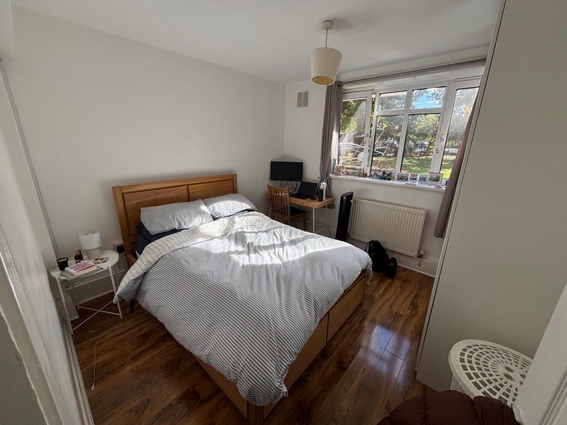 Room Belthorn Crescent in Greater London