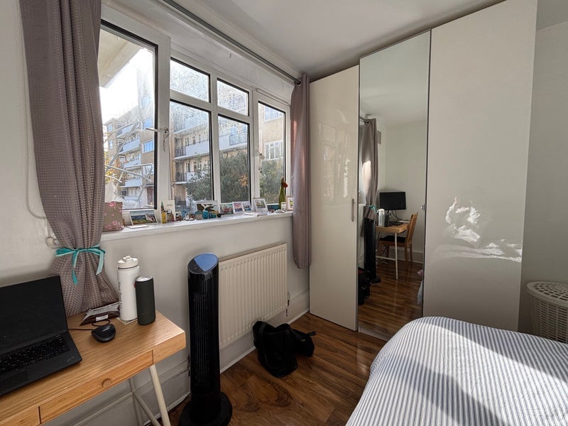 Room Belthorn Crescent in Greater London