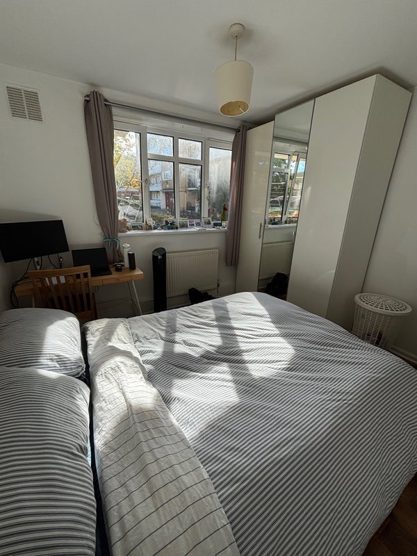 Room Belthorn Crescent in Greater London