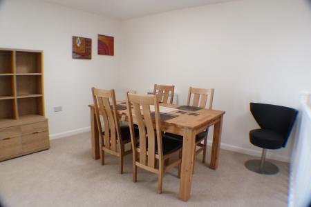 Flat Prince Apartments in Swansea