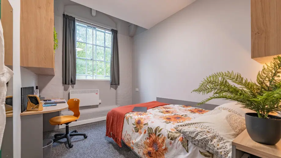 Room Norwood Road in Nottingham