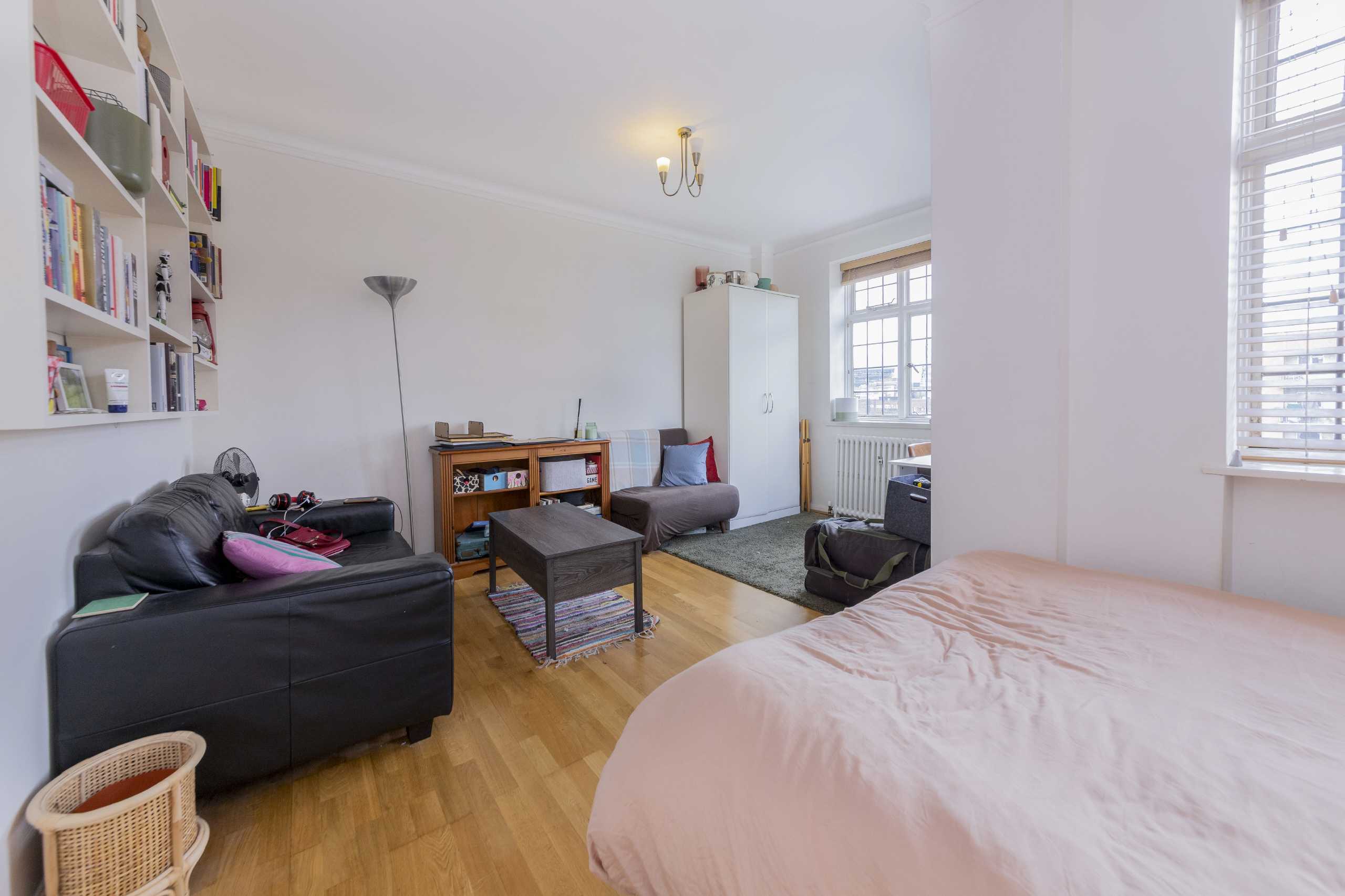 Flat Wakefield Mews in Greater London