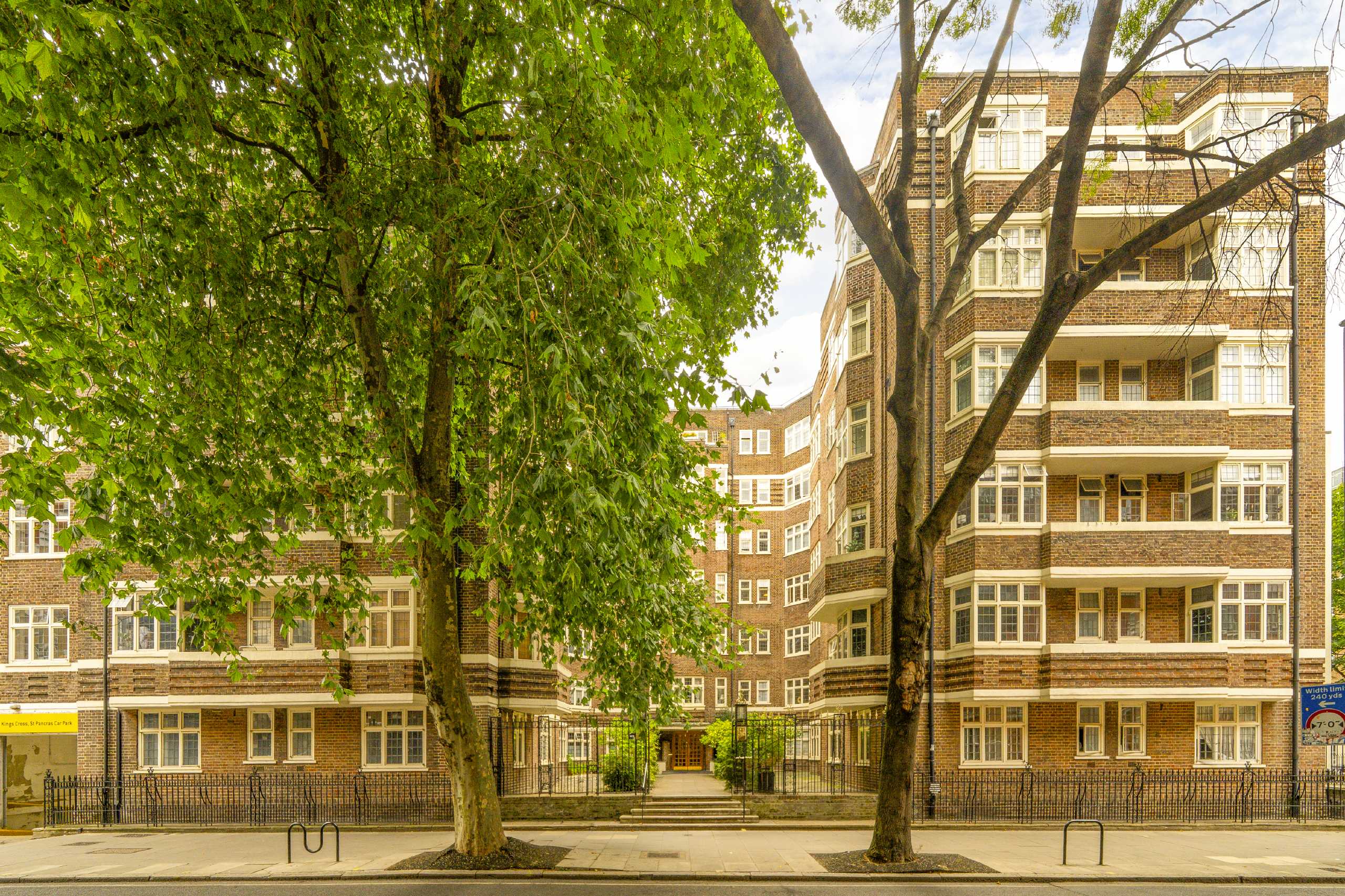 Flat Wakefield Mews in Greater London