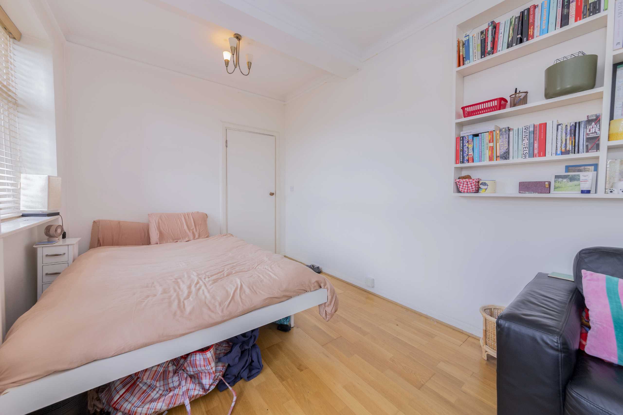 Flat Wakefield Mews in Greater London