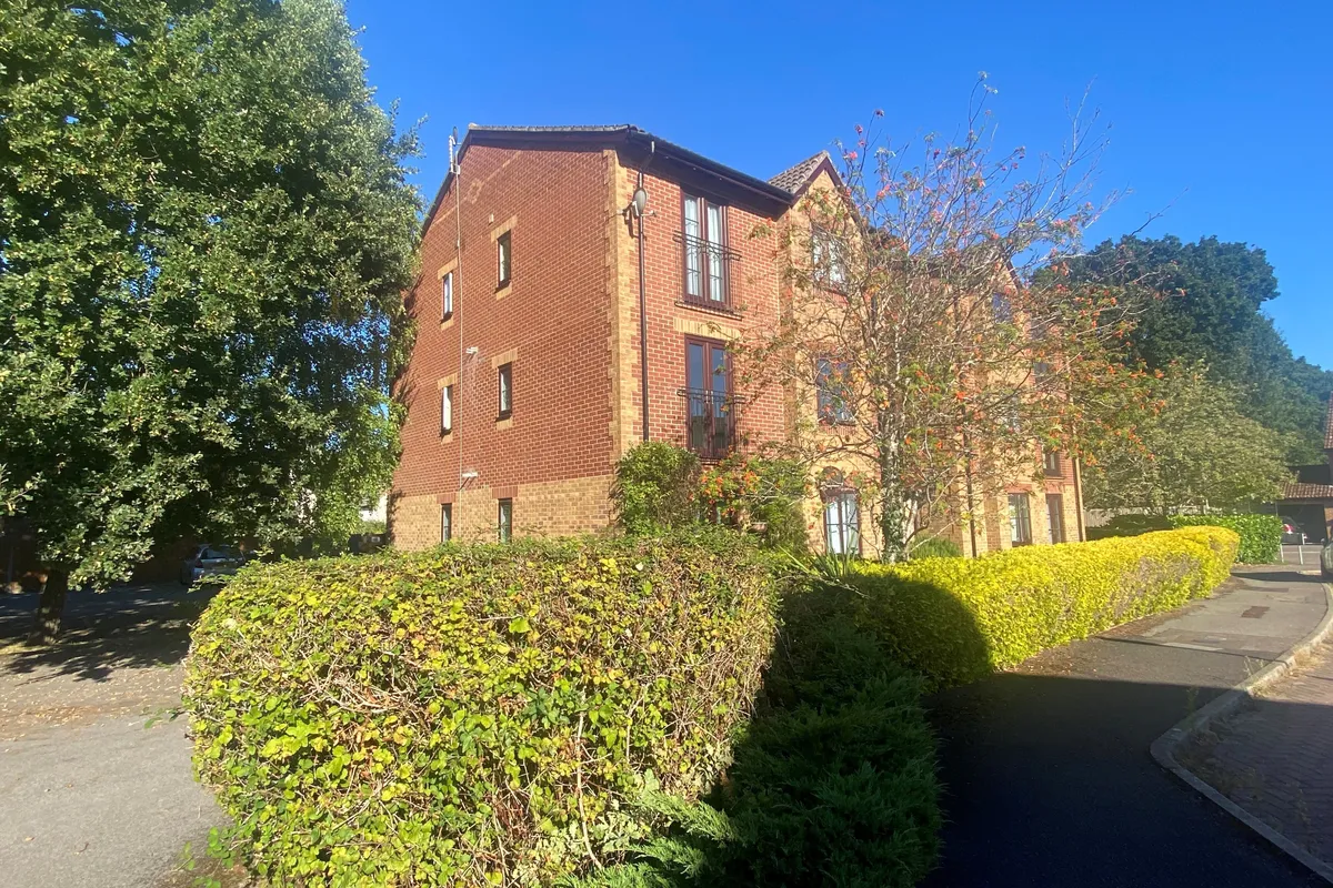Flat Cheltenham Gardens in Hedge End