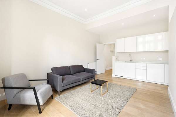 Flat Egerton Gardens in Greater London
