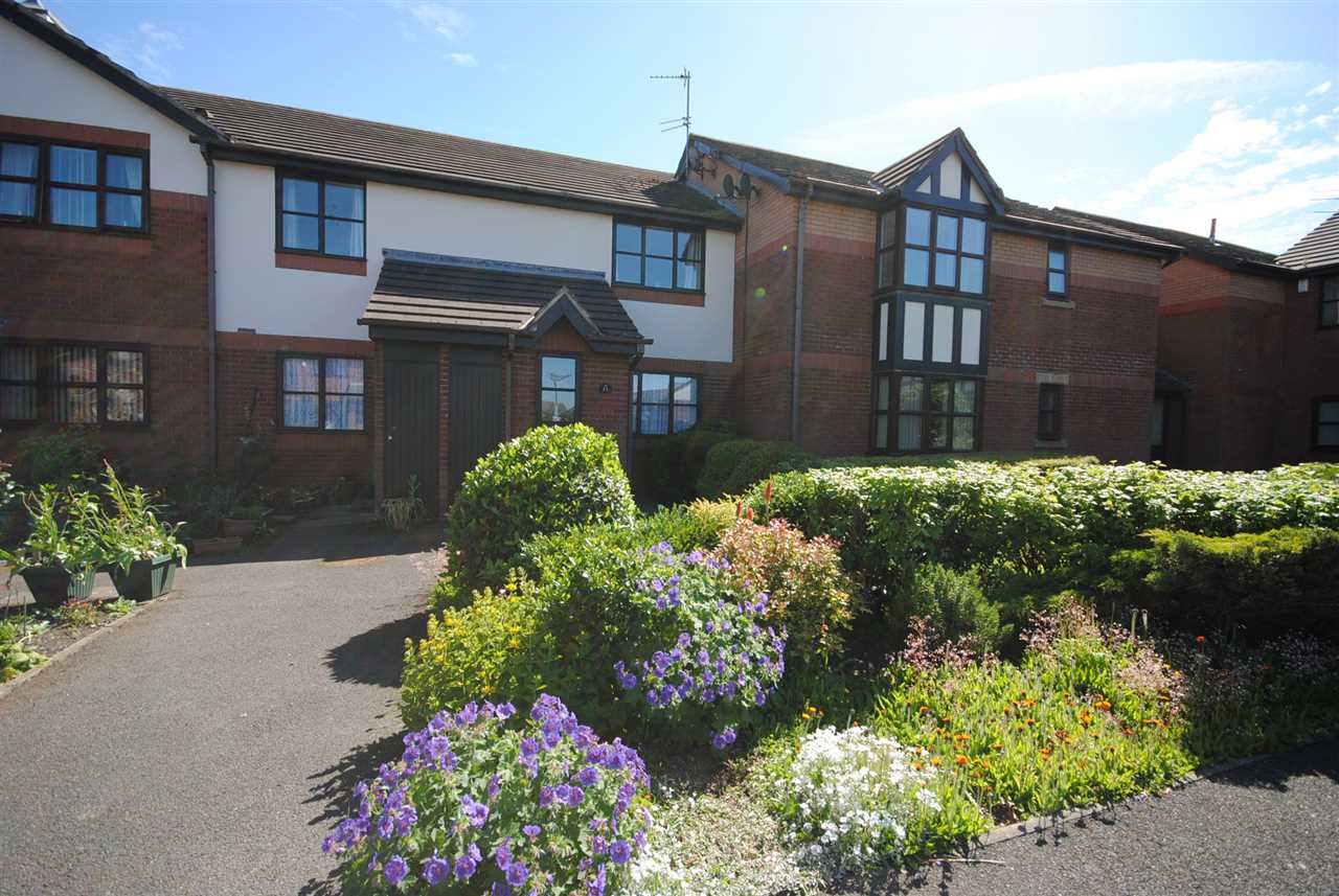 Flat Sanderling Close in Borough of Wyre