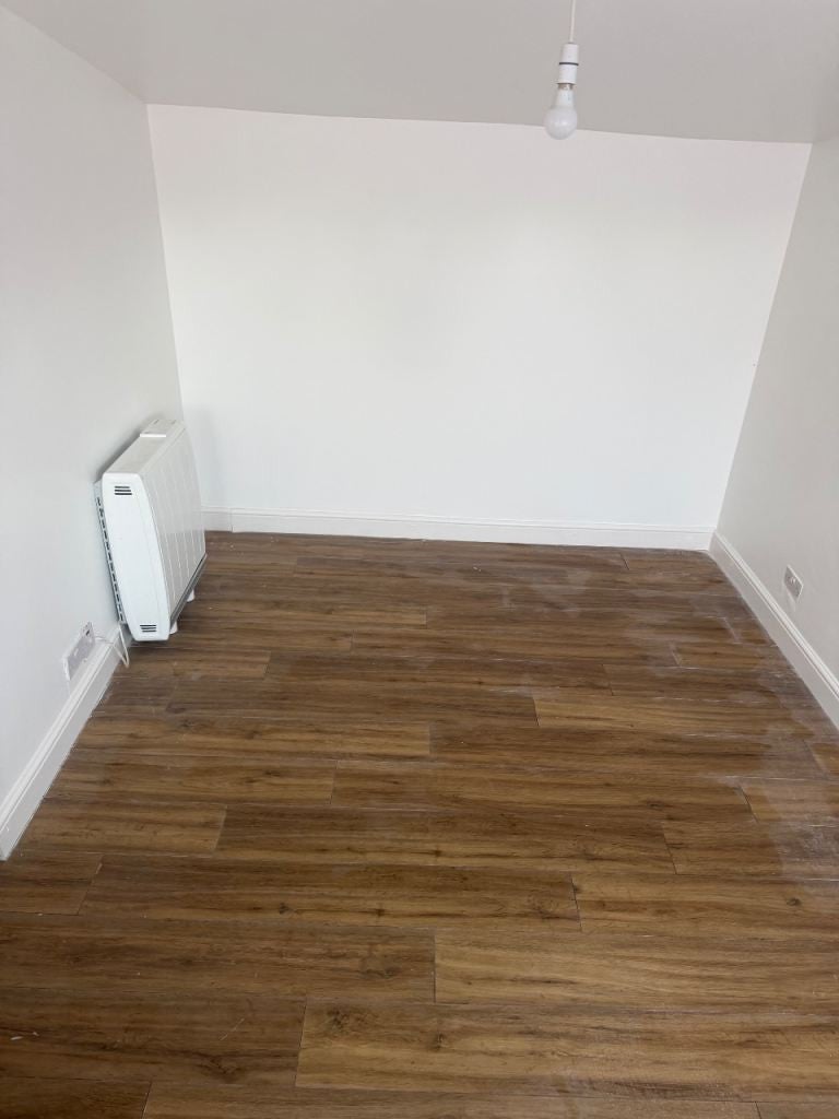 Flat Barnham Drive in Greater London