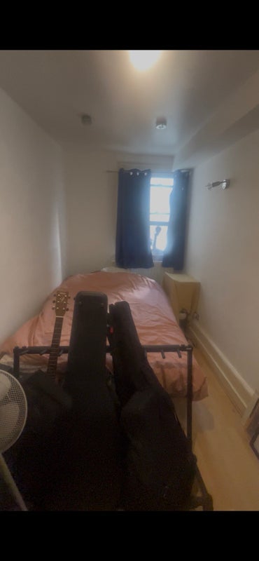 Room Mile End Road in Greater London