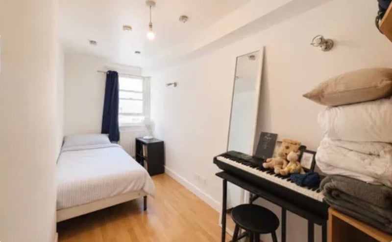 Room Mile End Road in Greater London