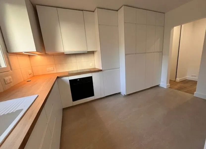 Flat Rue du Gouverneur Général Éboué in Issy-les-Moulineaux