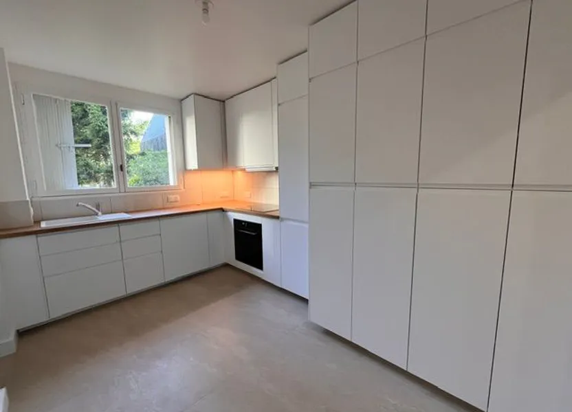Flat Rue du Gouverneur Général Éboué in Issy-les-Moulineaux
