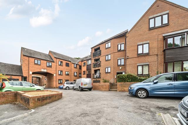 Flat Britannia Road in Cherwell District