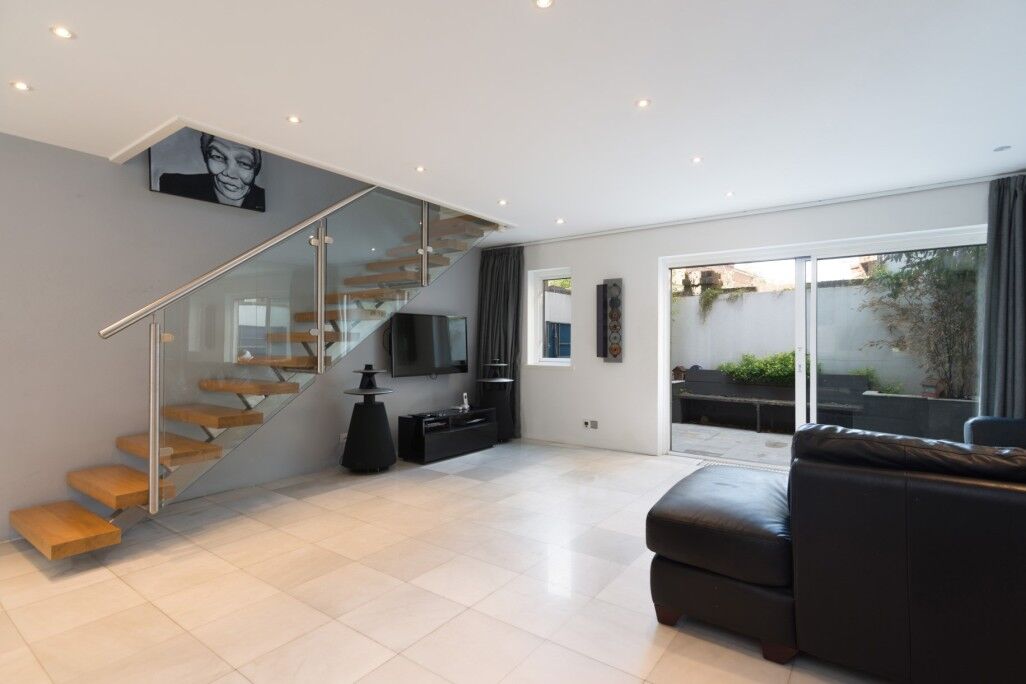 House Spencer Walk in Greater London