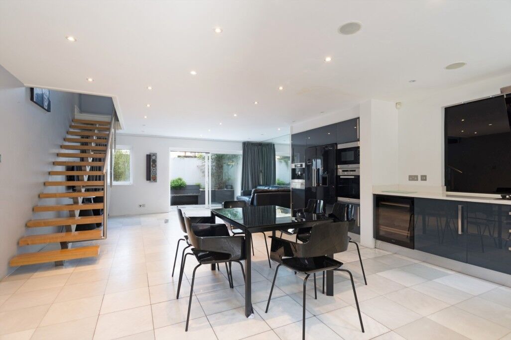House Spencer Walk in Greater London