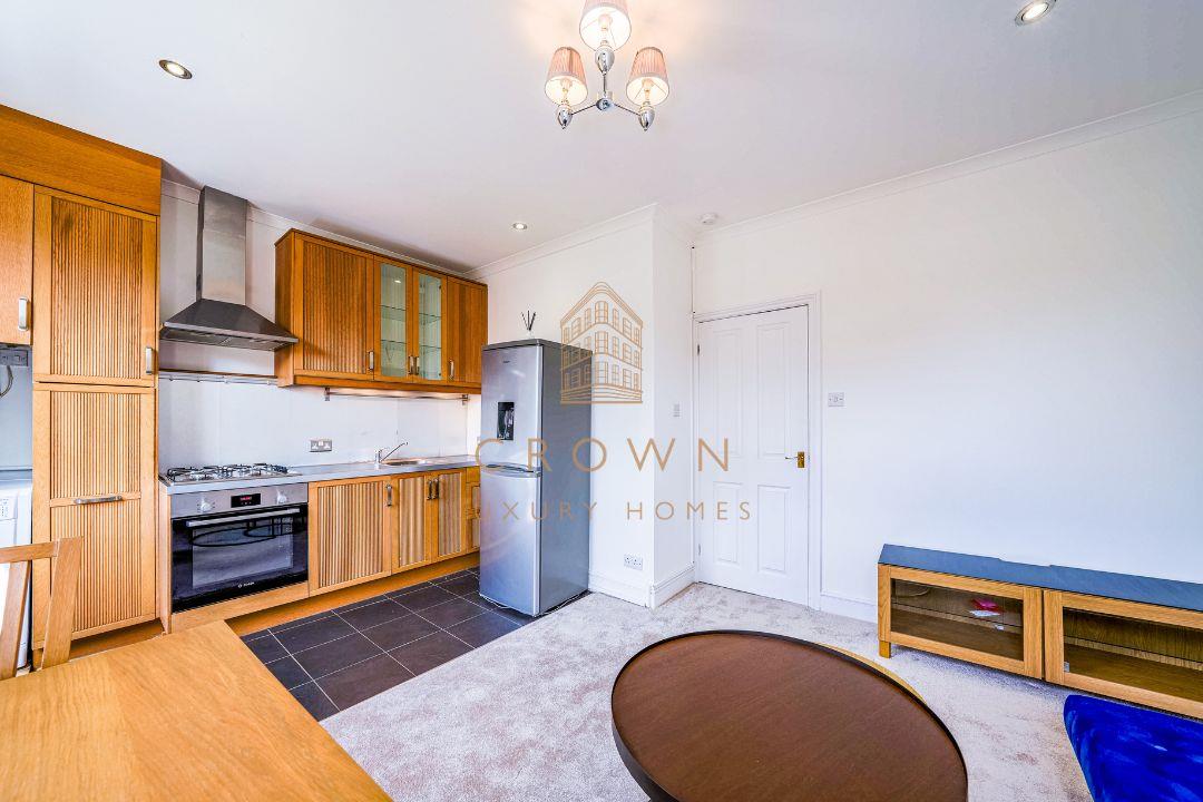 Flat Aynhoe Road in Greater London