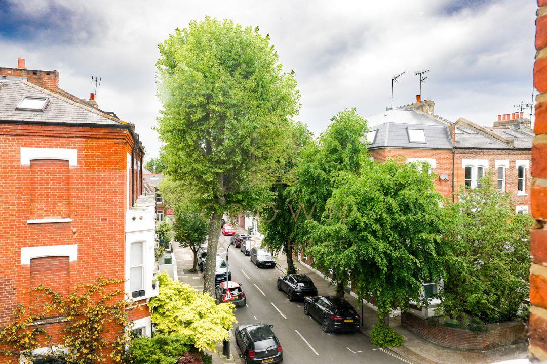 Flat Aynhoe Road in Greater London