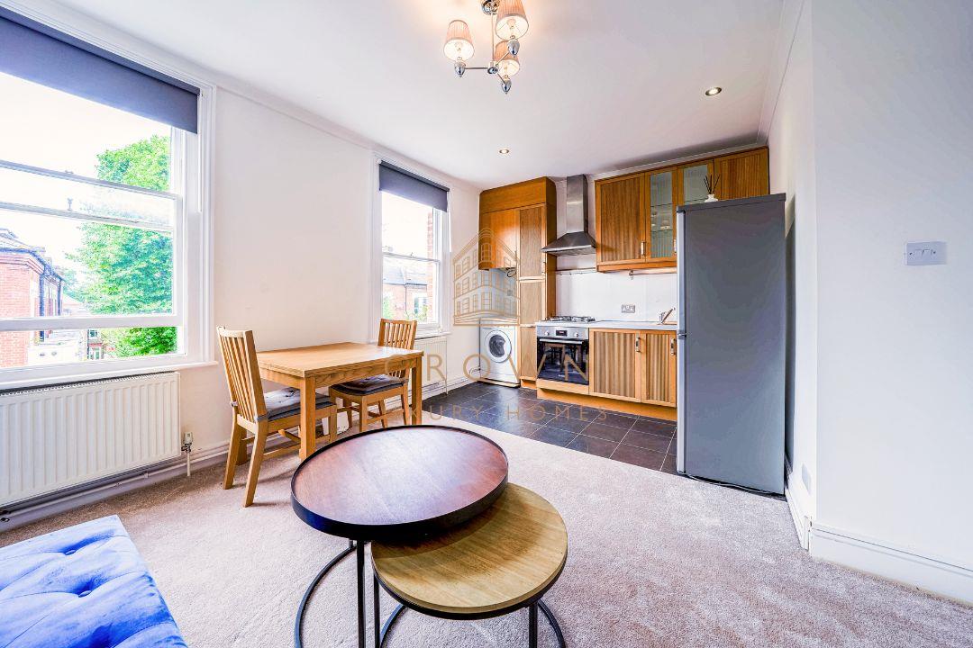 Flat Aynhoe Road in Greater London