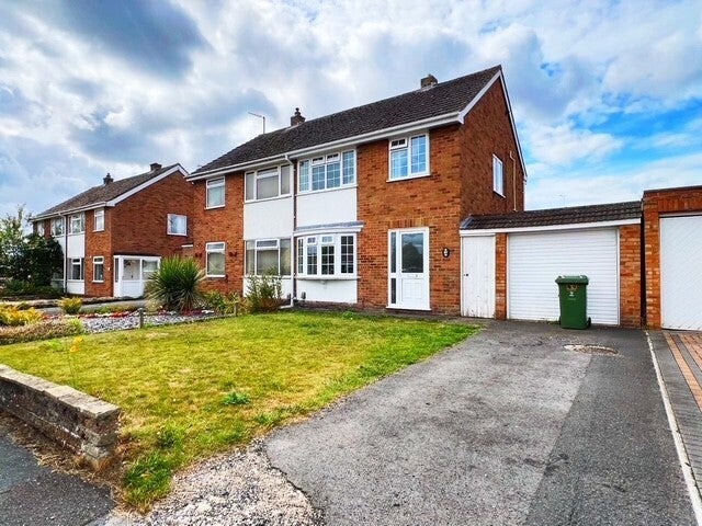House Medina Way in Stratton St. Margaret