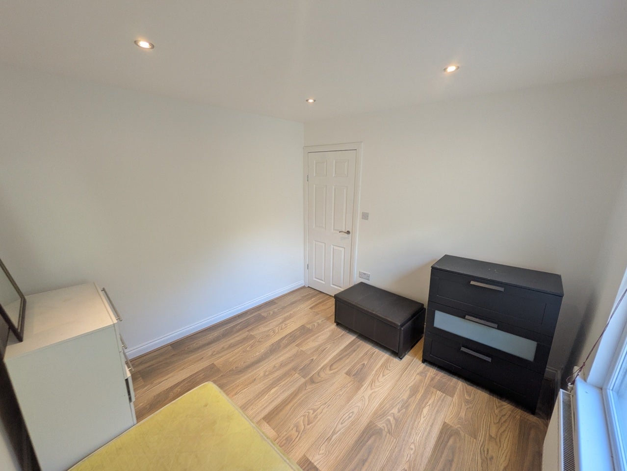 Room Elmdene Road in Greater London