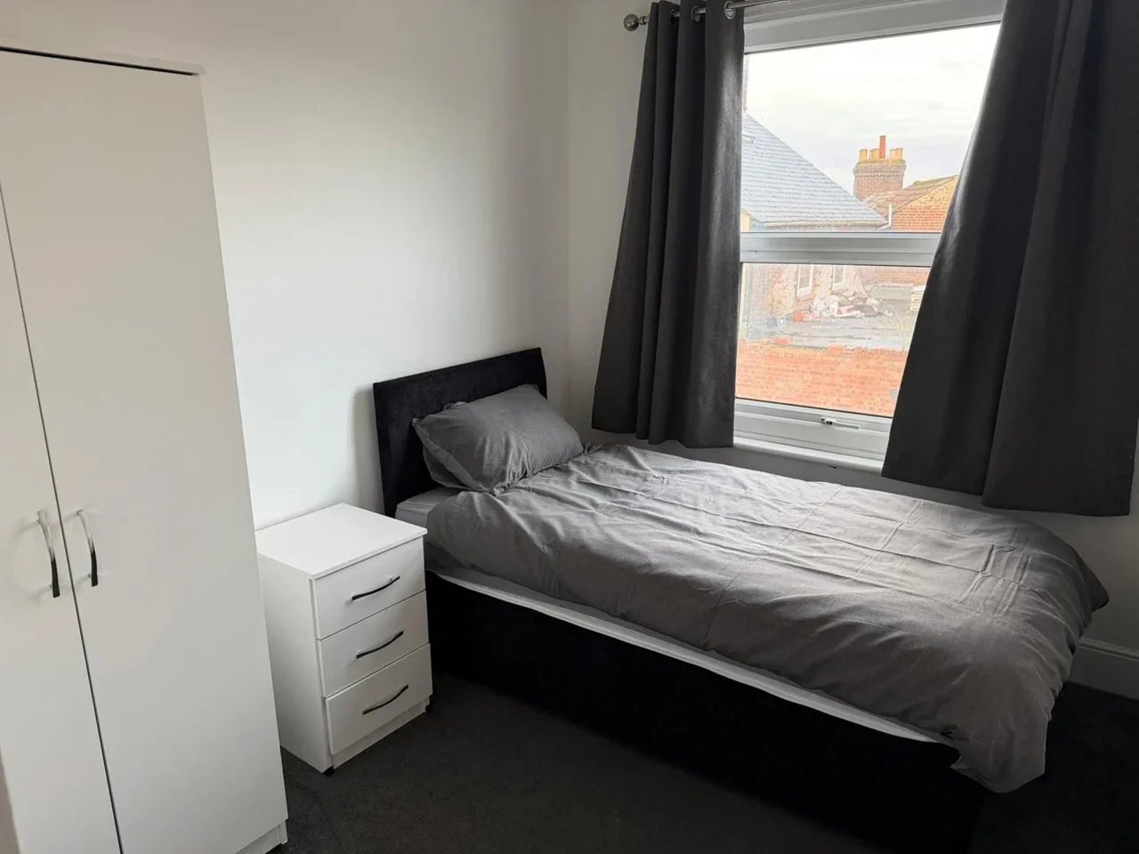 Room Stockwood Crescent in Luton