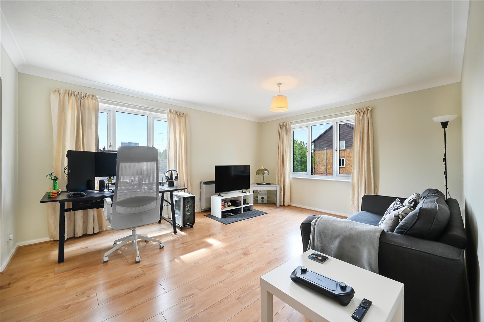 Flat Kipling Drive in Greater London