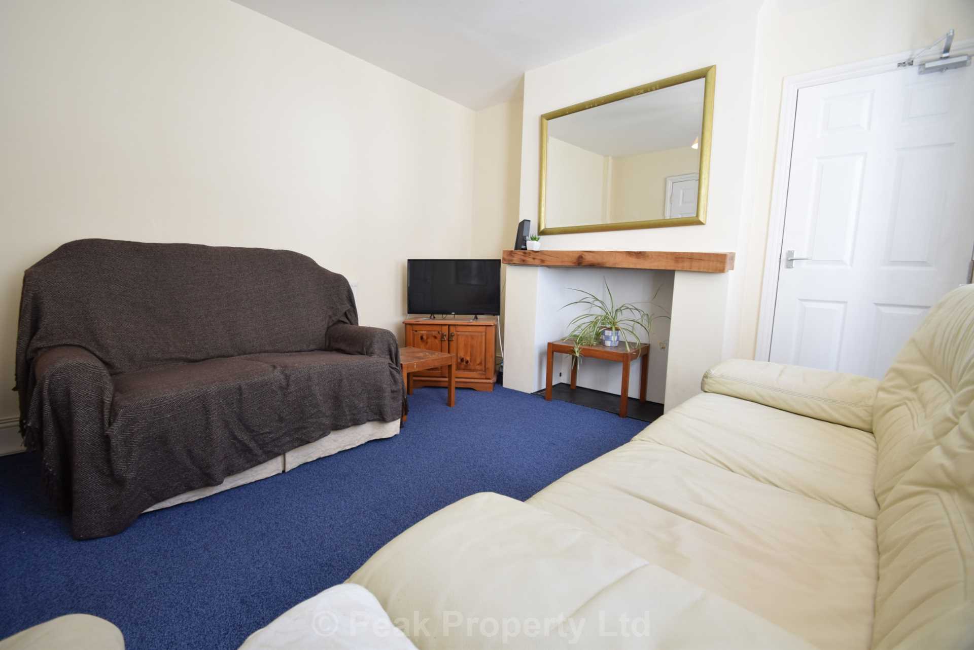 Room Hillcrest Road in Southend-on-Sea
