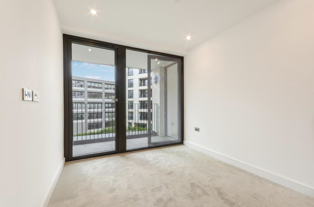 Flat Cremer Street in Greater London