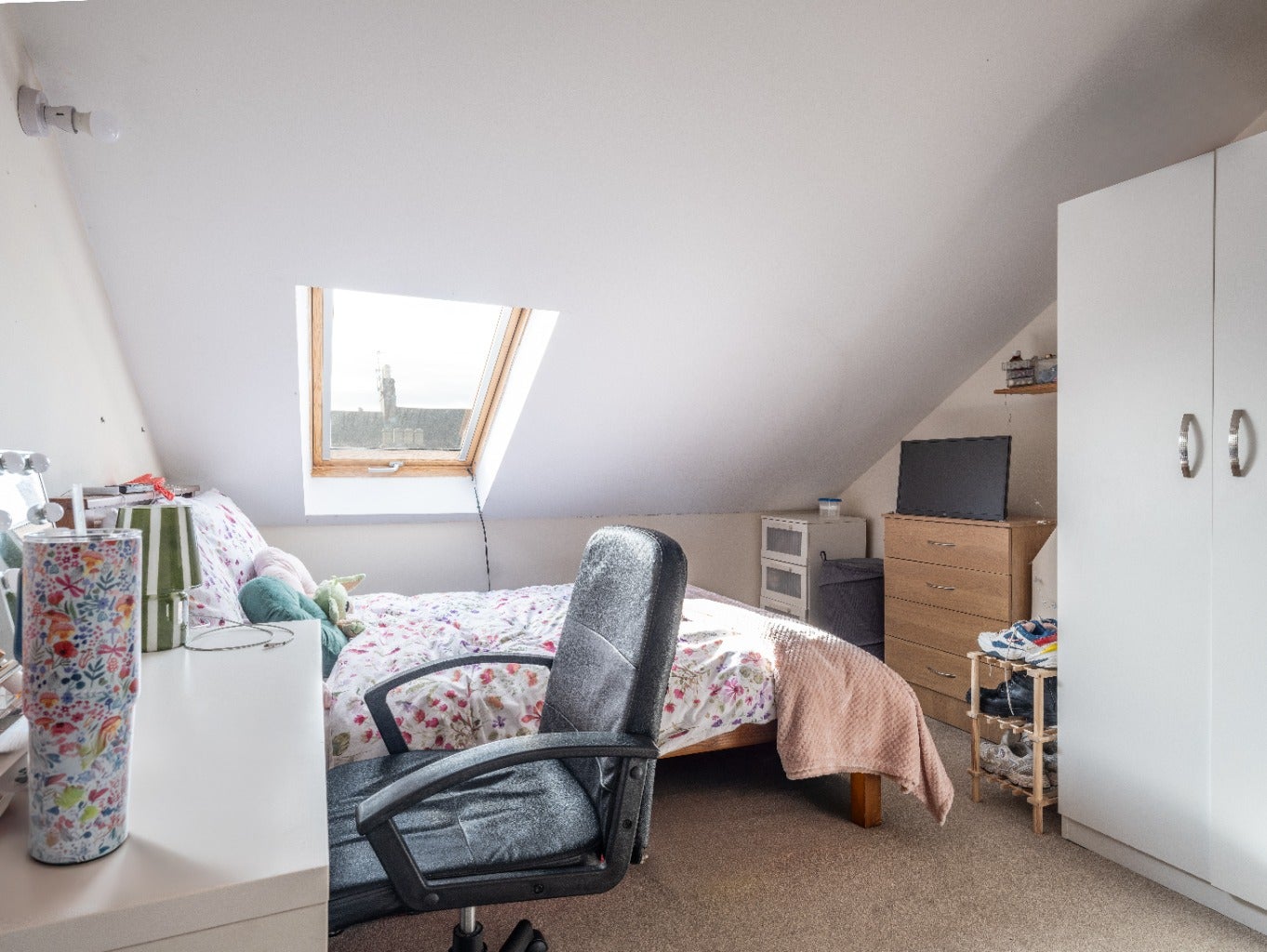 Room Hazelwood Avenue in Newcastle upon Tyne