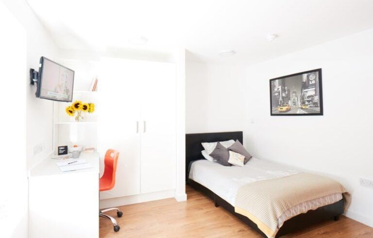 Room Hassell Street in Newcastle-under-Lyme
