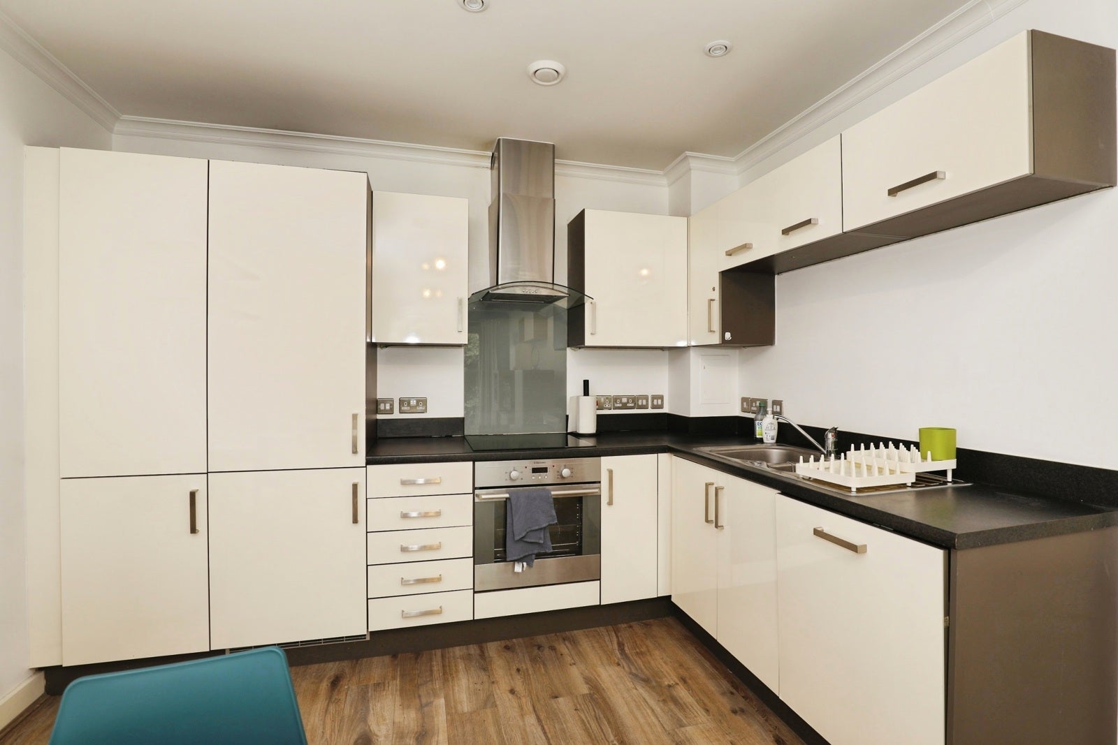 Flat Bollo Lane in Greater London