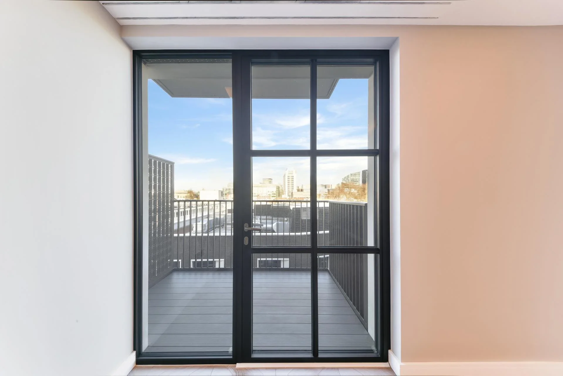 Flat Cleveland Street in Greater London