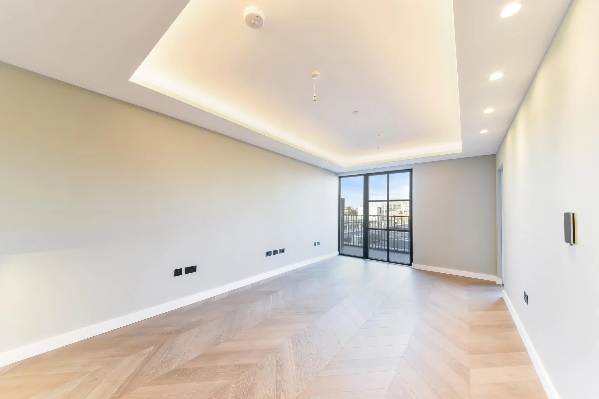 Flat Cleveland Street in Greater London