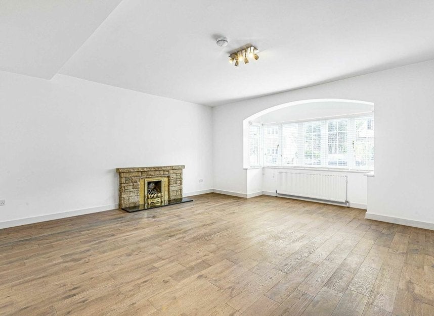 House Rothesay Avenue in Greater London