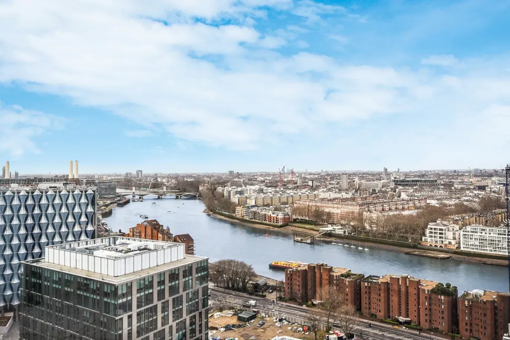Flat Carnation Way in Greater London