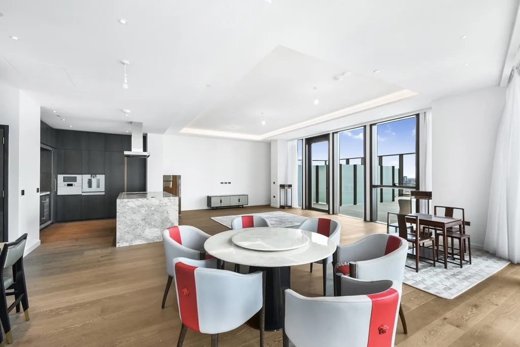 Flat Carnation Way in Greater London
