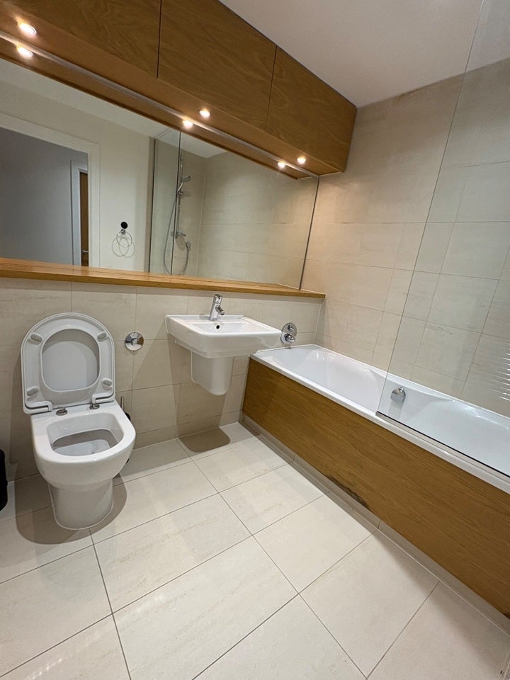 Flat Kelso Place in Manchester