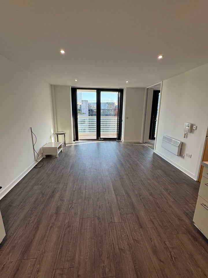 Flat Kelso Place in Manchester