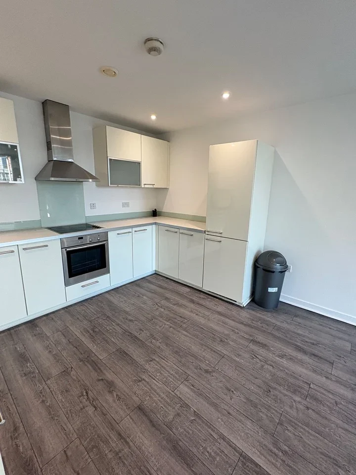 Flat Kelso Place in Manchester