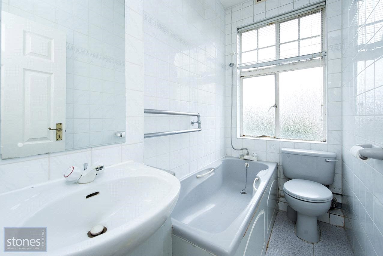 Flat Belsize Grove in Greater London